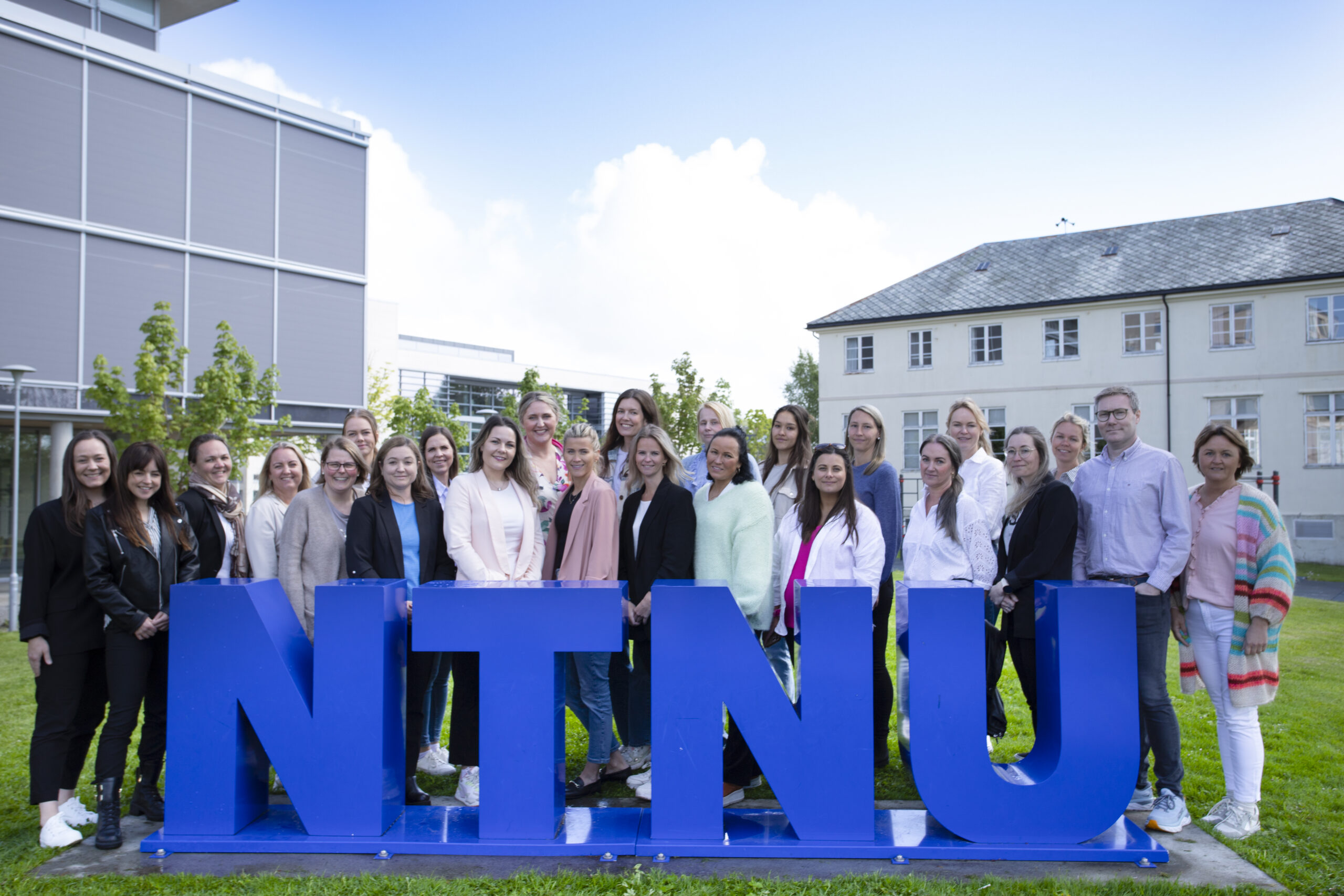 Nyutdanna kreftsjukepleiarar ved NTNU i Ålesund
