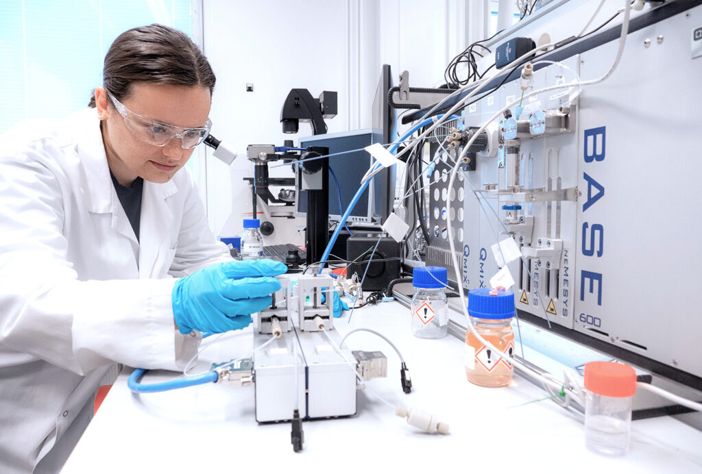 A woman working in a laboratory. Photo