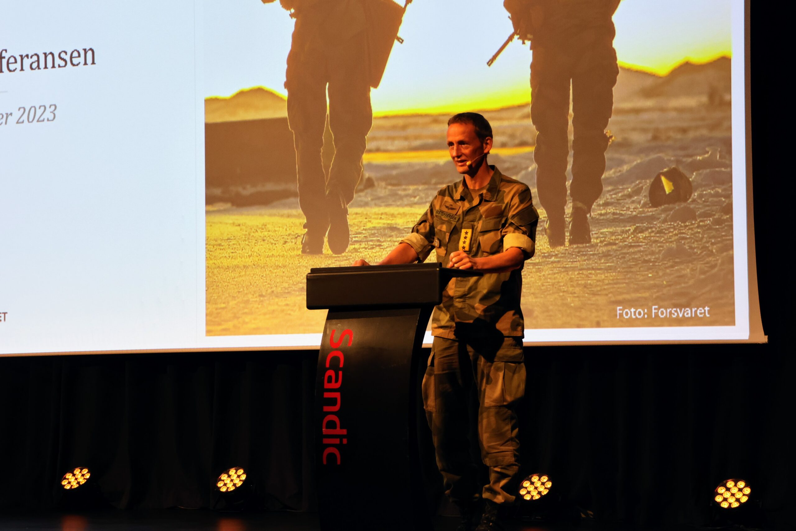 Forsvarssjef Eirik Kristoffersen var blant innlederne under temaet Nordisk samarbeid i en NATO-ramme, fra et militært ståsted. Foto: lars Bugge Aarset