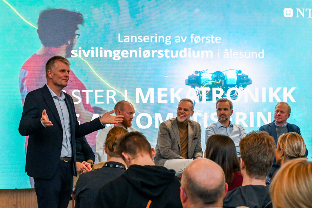 Panelet besto av representanter fra maritim og teknologisk næringsliv, samt helseforetaket. Foto Maren Haanshus Mikkelsen. 