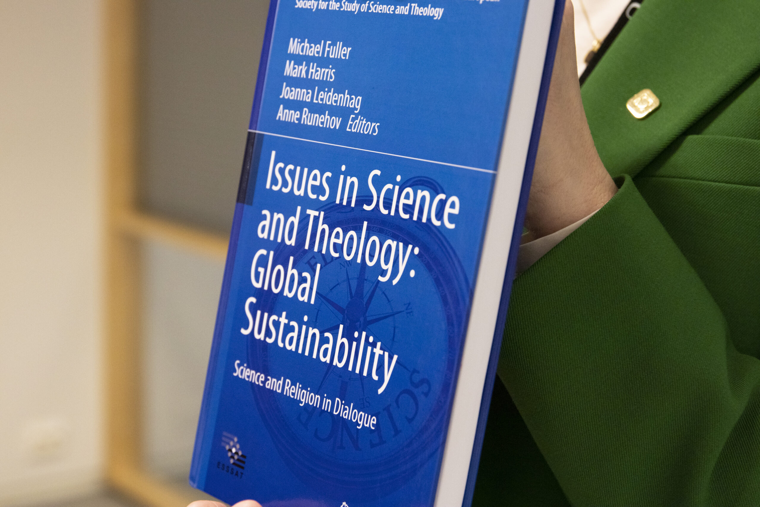 Den nylige publiserte boken Global sustainibility: Science and religion in Dialog.