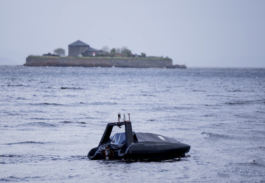 Unmanned surface vehicle (USV) i Trondheimsfjorden.