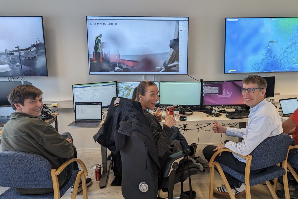 From the left: PhD students Andre Olaisen, Karoline Barstein and Professor Martin Ludvigsen at NTNU AUR-Lab.