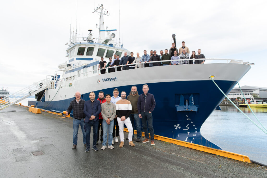 The FLEXSHIP project team in front of Gunnerus.